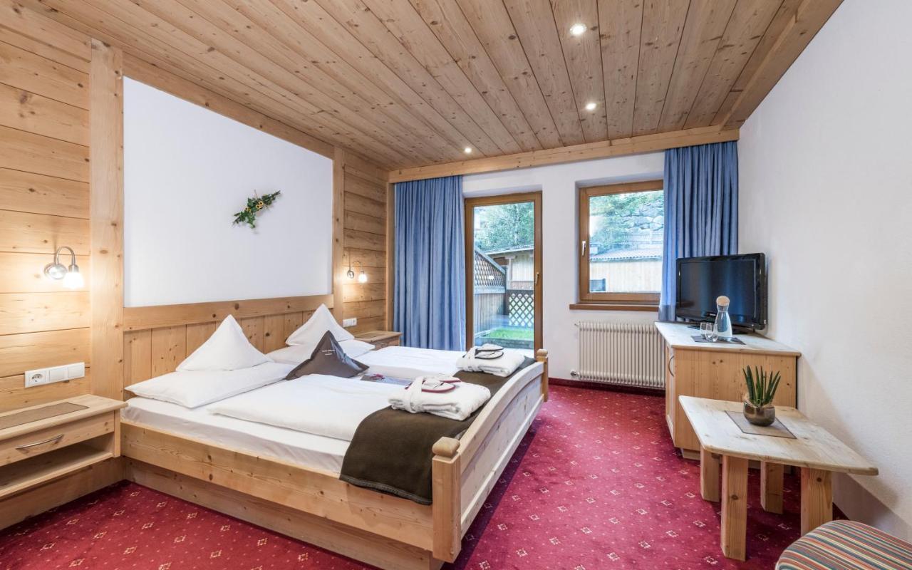 Zimmer mit Kingsize-Bett